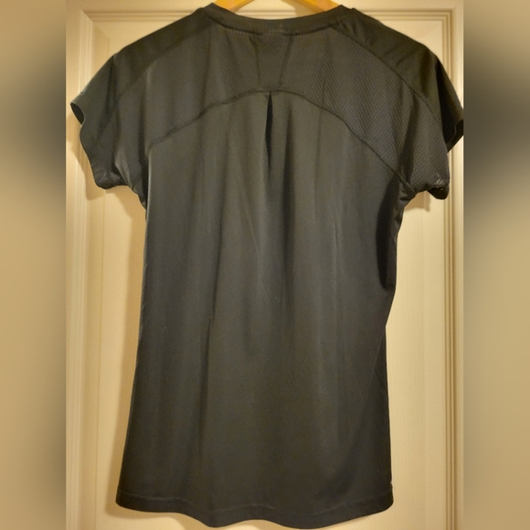 Adidas active short sleeve shirt Sz Medium - Picture 2 of 4